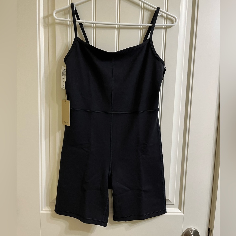 Aritzia body suit, size medium